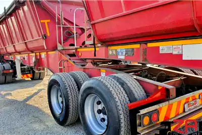 CIMC Trailers Side tipper CIMC 40 CUBE SIDE TIPPER 2017 for sale by ZA Trucks and Trailers Sales | AgriMag Marketplace