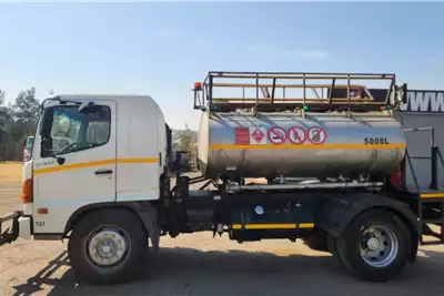 Hino Tanker trucks 500 13 234 Fuel Tanker 2005 for sale by Sell My Truck | Truck & Trailer Marketplace