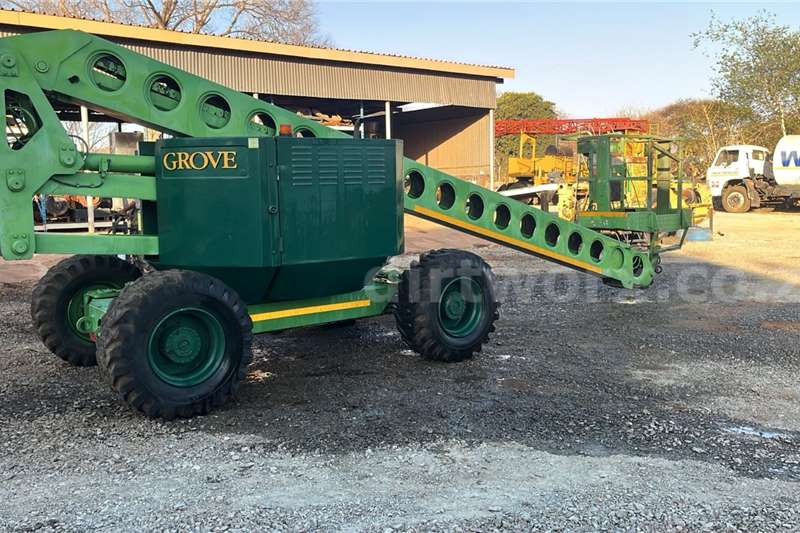 Grove Cherry pickers 1996 Grove Articulated Cherry Picker Man Hoist