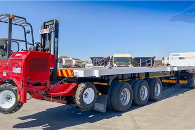 Kearneys Trailers Flat deck Flatdeck Tri Axle With Moffett Forklift 2008 for sale by Impala Truck Sales | AgriMag Marketplace