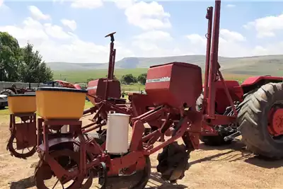 Planting and seeding equipment Seeders Massey Ferguson Mielie Planter for sale by Dirtworx | AgriMag Marketplace