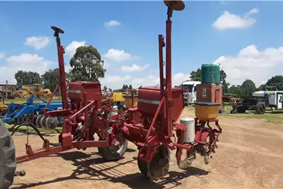 Planting and seeding equipment Seeders Massey Ferguson Mielie Planter for sale by Dirtworx | AgriMag Marketplace