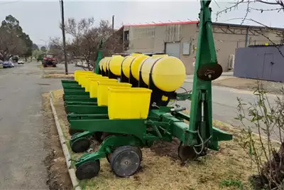 John Deere Planting and seeding equipment 8 ry .91 Planter for sale by OVS Agri | AgriMag Marketplace