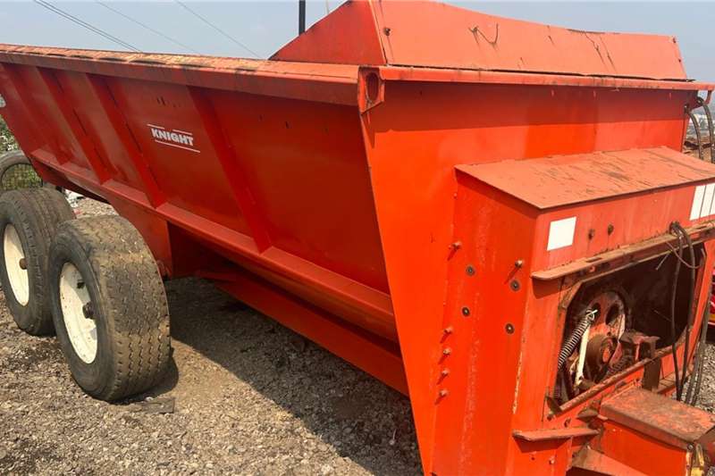 Kuhn Spreaders Slurry and manure spreaders Kuhn 8124 Pro Twin Slinger Spreader