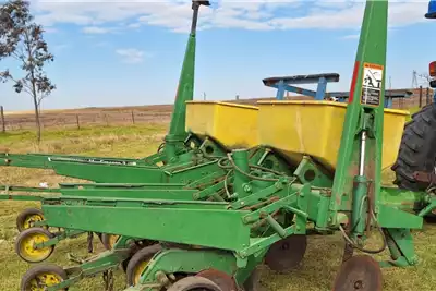 John Deere Planting and seeding equipment Row planters 1750 4 row planter for sale by Johan Steyn Private Listing | AgriMag Marketplace