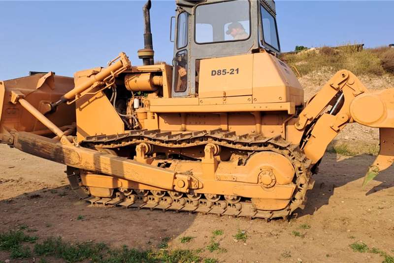 Komatsu Dozers D85A 21