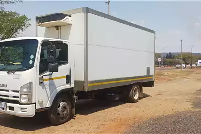 Isuzu Refrigerated trucks With meat rack 2014 for sale by Tipperman | AgriMag Marketplace