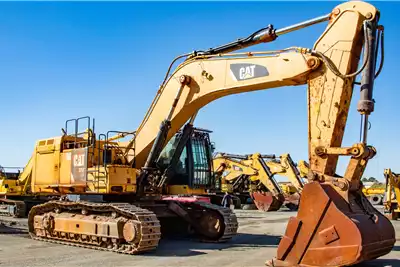 Caterpillar Excavators 374F 2015 for sale by Dura Equipment Sales | Truck & Trailer Marketplace