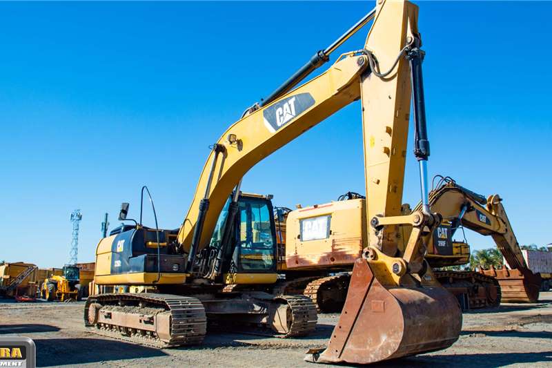 [make] Excavators in South Africa on AgriMag Marketplace