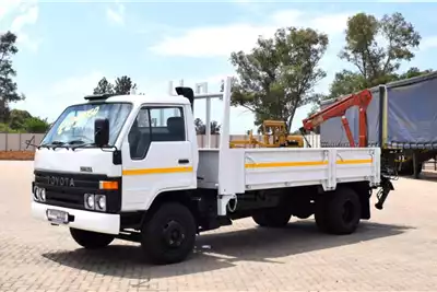 Toyota Dropside trucks Toyota Dyna 150 DROPSIDE, SIDE TIPPER + CRANE TRUC 1985 for sale by Pristine Motors Trucks | AgriMag Marketplace