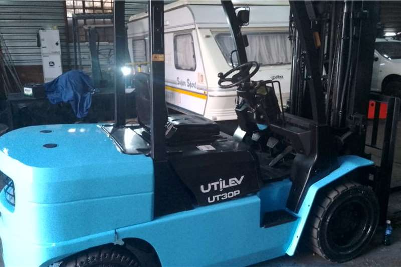 Utilev Forklifts 3 ton 2005