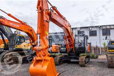 Hitachi Excavators ZX240 5G Excavator 2015 for sale by EARTHCOMP | Truck & Trailer Marketplace