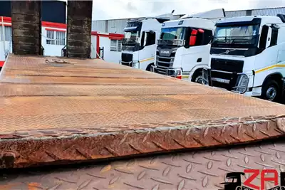 Henred Trailers Stepdeck HENRED FREUHAUF TRI AXLE STEP DECK LOWBED TRAILER 1989 for sale by ZA Trucks and Trailers Sales | Truck & Trailer Marketplace