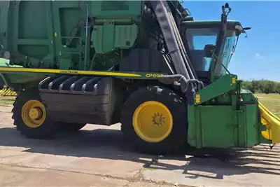 John Deere Harvesting equipment Katoenplukker CP690 2018 for sale by VKB Landbou | Truck & Trailer Marketplace