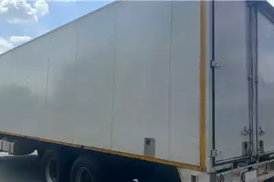 Fuso Box trucks 25 270 16TON 2014 for sale by A to Z TRUCK SALES | Truck & Trailer Marketplace