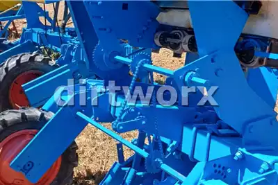 Horticulture & crop management Monosem Fertiliser Spreader Kunsmis Strooier for sale by Dirtworx | AgriMag Marketplace