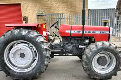 Massey Ferguson Tractors 4WD tractors Massey Ferguson 265 1986 for sale by Therons Voertuig | Truck & Trailer Marketplace