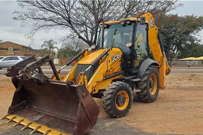 JCB TLBs SITEMASTER MULTI PERPOSE BUCKET 2013 for sale by Tipperman | Truck & Trailer Marketplace