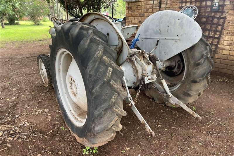 Tractors 2WD tractors Vaaljapie trekker te koop