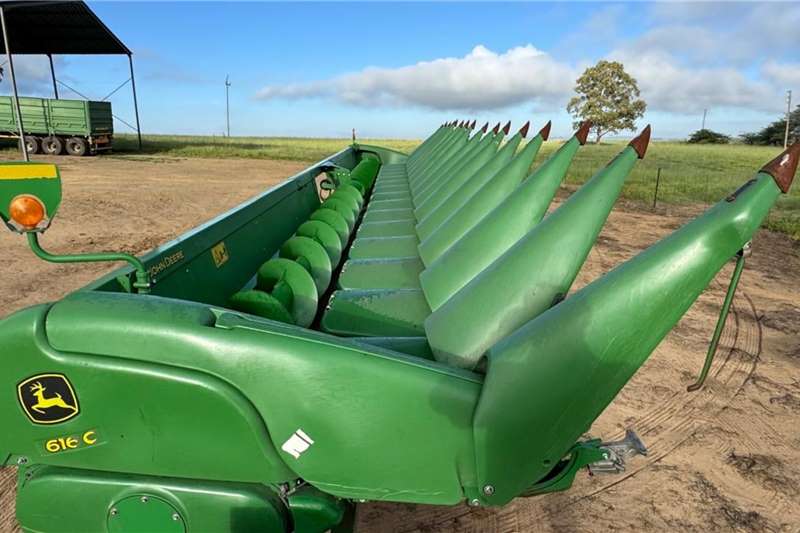 John Deere Harvesting equipment Grain headers John Deere 616 C 2016