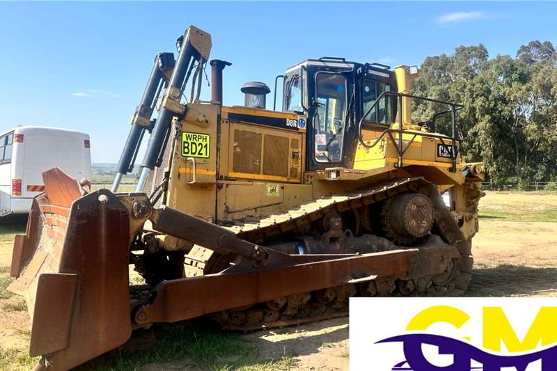 Caterpillar Dozers 2011 CAT Dozer D8R (24000 Hours)R2,3MIL 2011