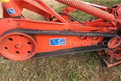 Kuhn Haymaking and silage Disc mowers Kuhn GMD240 FF 6 Tol Snyer Disc Mower for sale by Dirtworx | AgriMag Marketplace