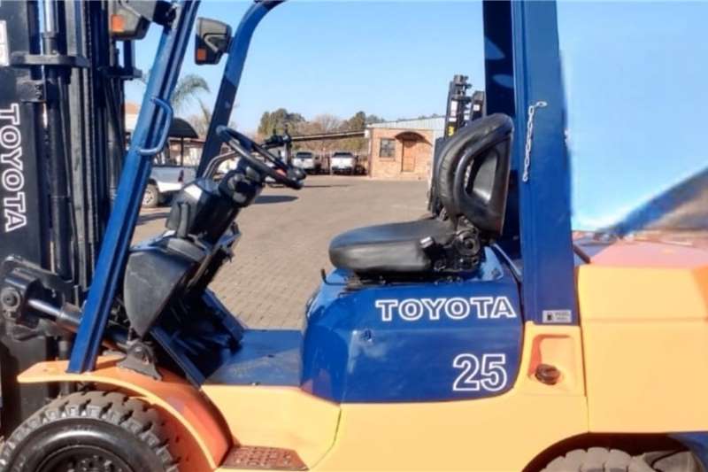 [make] Forklifts in South Africa on Truck & Trailer Marketplace