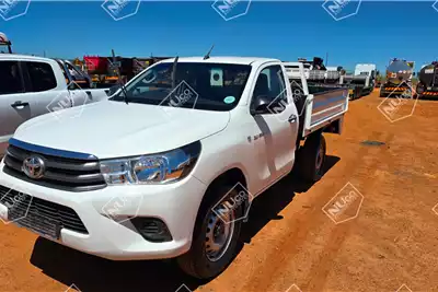 Toyota LDVs & panel vans HILUX 2.4 GD 6 SR SINGLE CAB DROPSIDE 4X4 MANUAL D 2017 for sale by Nuco Auctioneers | Truck & Trailer Marketplace