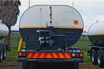 Hino Water bowser trucks HINO 700 EURO 2845 6X4 18000L WATER TANKER 2016 for sale by Country Wide Truck Sales | AgriMag Marketplace