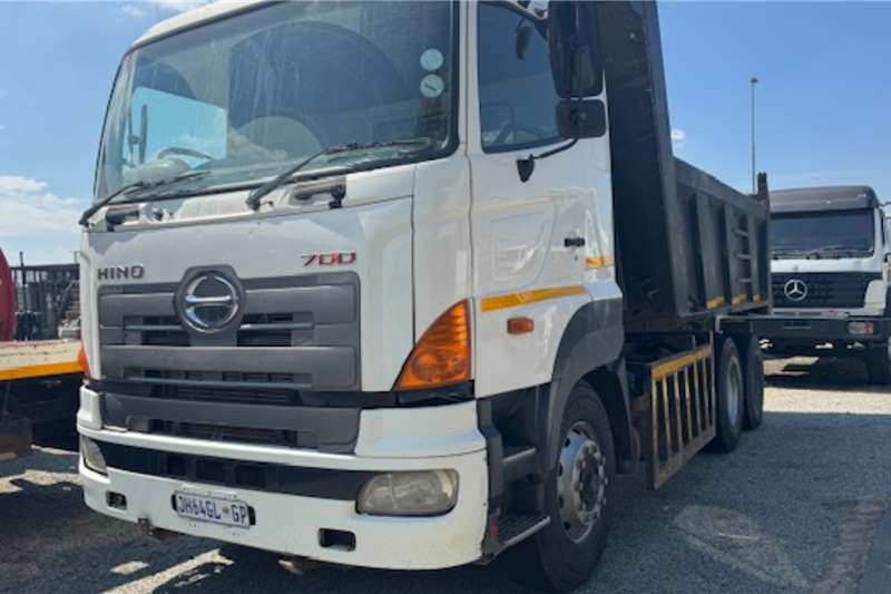 Hino Tipper trucks 10m Tipper Hino 700 290 2015