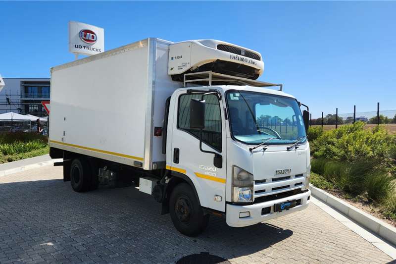 Isuzu Refrigerated trucks NPR400 4x2 AMTRefrigerator Truck (4Ton Truck) 2015