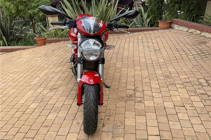Ducati Monster 696. Model 2013. 1250Km. Like new. Low saddle incl 0