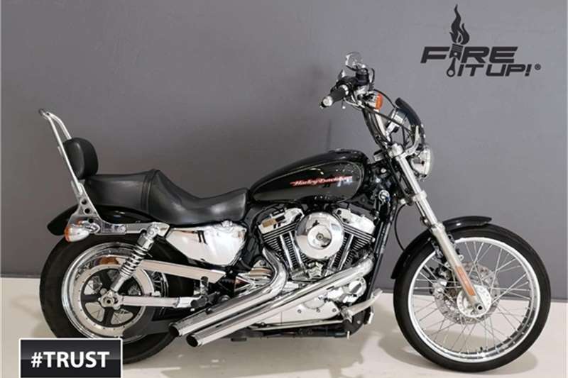 Harley Davidson XL1200 CUSTOM 2012