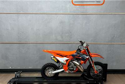 2025 KTM 1050 Advent