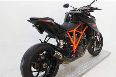  2015 KTM 1290 Super Duke R 