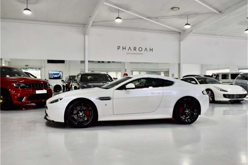 Aston Martin Vantage coupe 2012