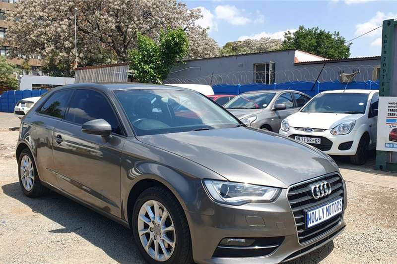 Audi A3 3-door A3 1.6 TDI ATTRACTION STRONIC 2014