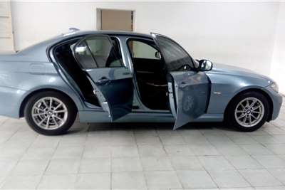  2011 BMW 3 Series 320i