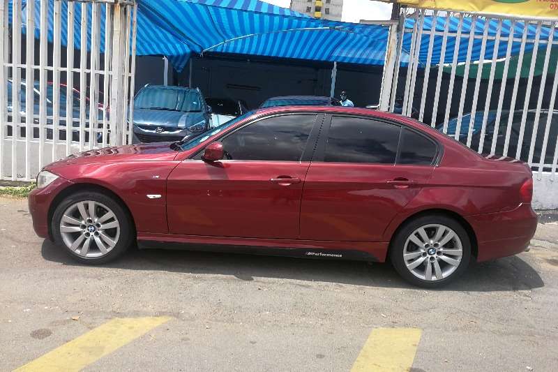 BMW 3 Series 320i Exclusive 2011