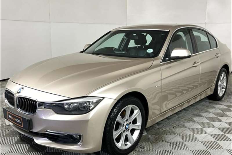BMW 3 Series 320i Luxury 2013