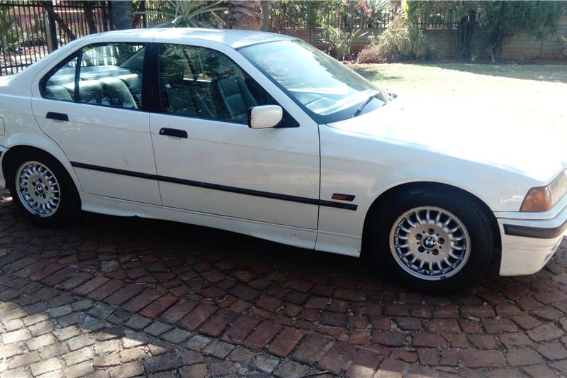 BMW 3 Series sedan 323i 1996