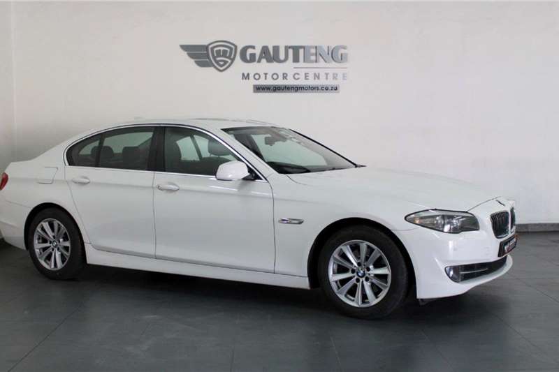 BMW 5 Series 520i Exclusive Automatic 2012
