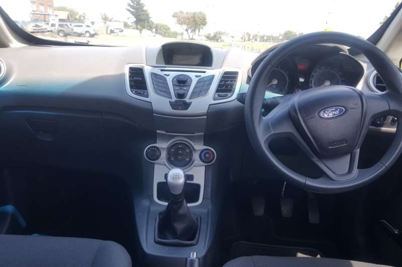 Ford Fiesta 1 6i 5 Door Ambiente 2011