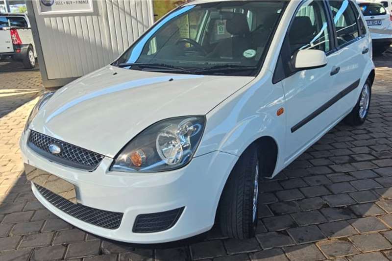 Ford Fiesta 1.6i 5 door Ambiente automatic 2006