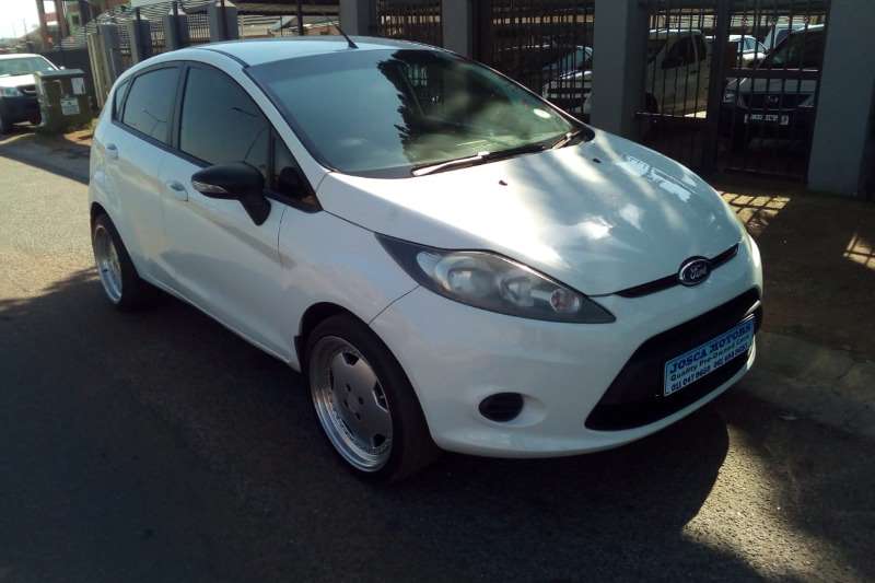 Ford Fiesta 1.6i 5-door Ambiente automatic 2011