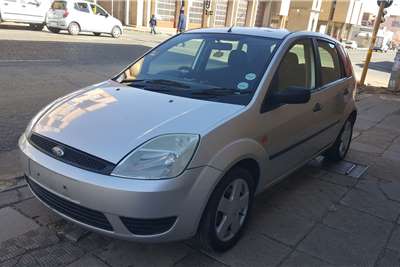  2004 Ford Fiesta hatch 5-door FIESTA 1.6i AMBIENTE 5Dr