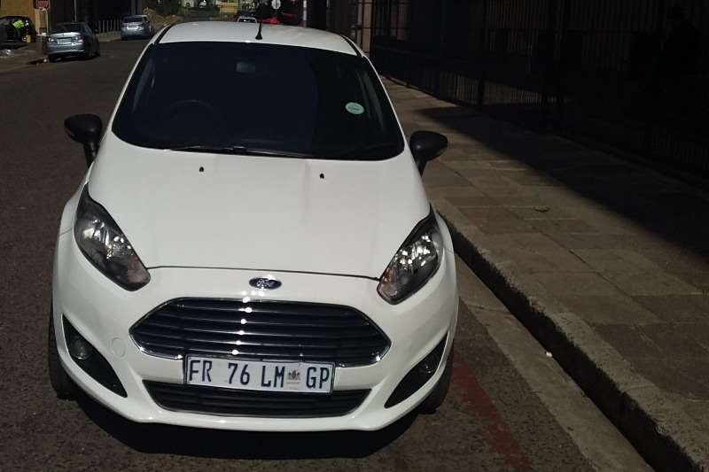 Ford Fiesta sedan 1.6 Ambiente 2017