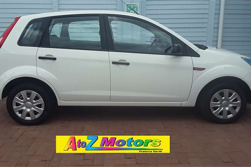 Ford Figo 1.4 Amibiete Hatchback 2013