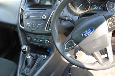  2015 Ford Focus Focus 1.8 sedan Ambiente