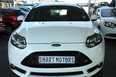 2015 Ford Focus ST 5 door (sunroof + techno pack)